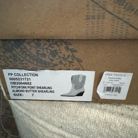 Free People Tan Shearling Heeled Boots 7 BNWT - Picture 2 of 5